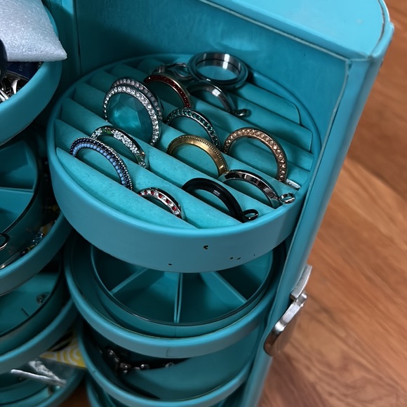 Origami owl case and mystery bundle - Picture 2 of 7